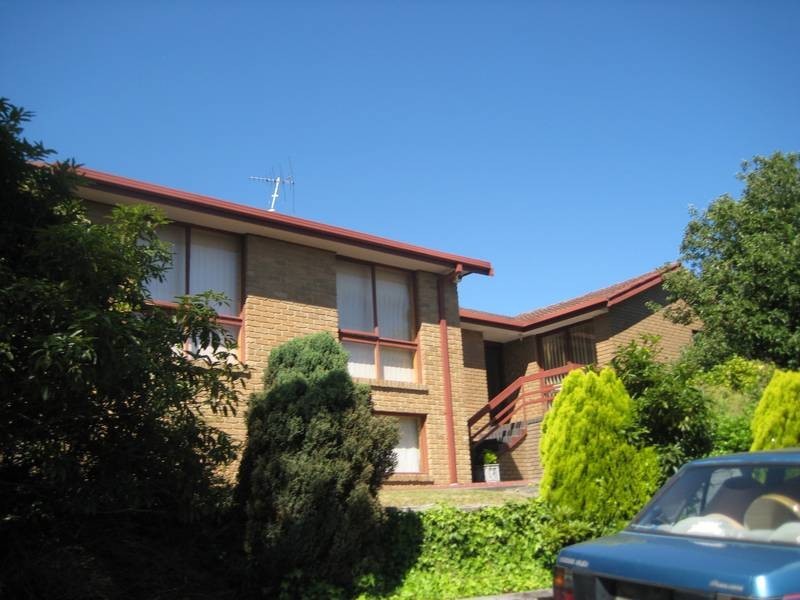 1 Ravenhill Cresent, Endeavour Hills VIC 3802