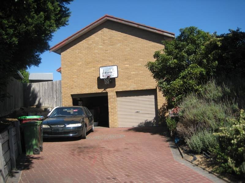 1 Ravenhill Cresent, Endeavour Hills VIC 3802