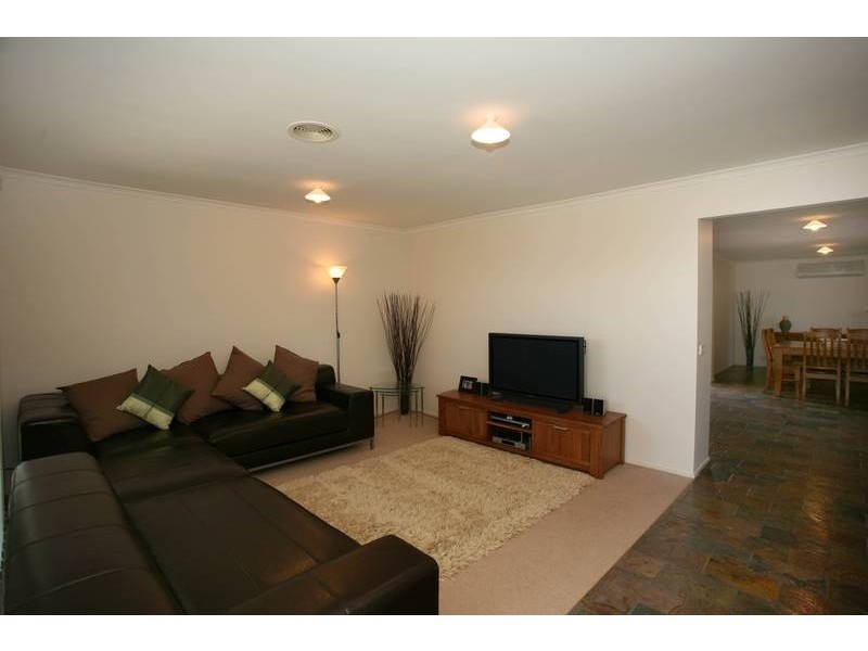 6 Wittenberg Court, Narre Warren VIC 3805