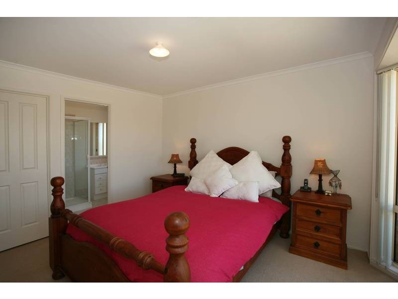 6 Wittenberg Court, Narre Warren VIC 3805