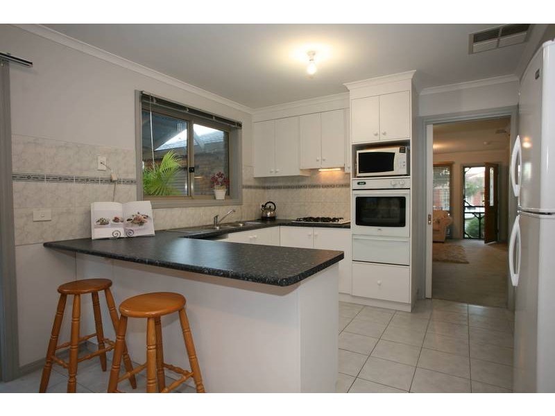 36 Sallybrook Circuit, Narre Warren VIC 3805