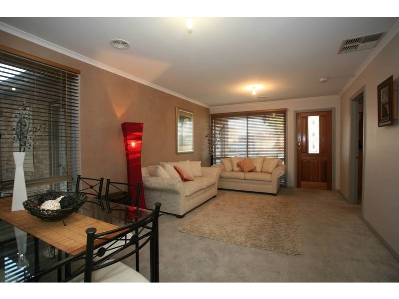 36 Sallybrook Circuit, Narre Warren VIC 3805