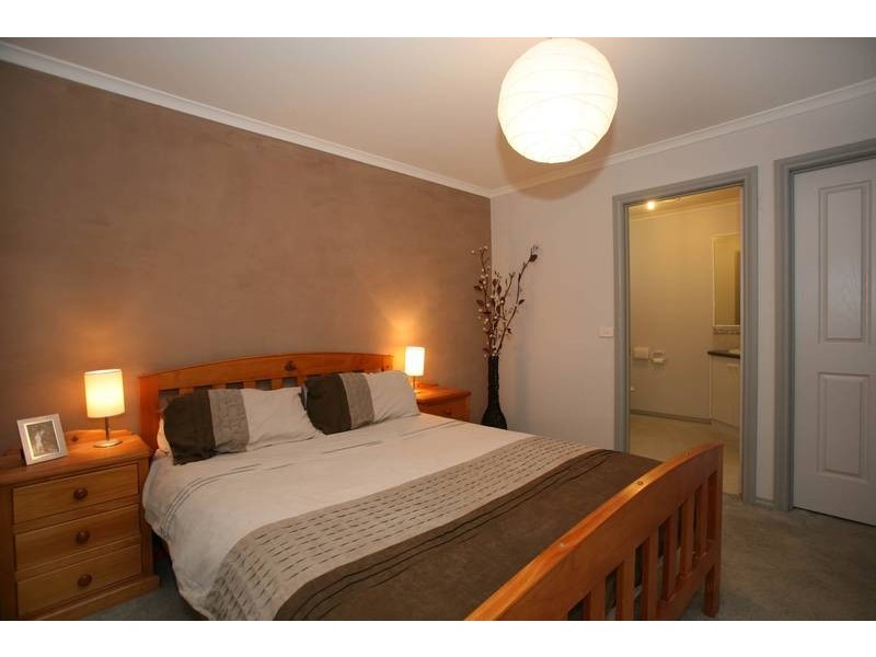 36 Sallybrook Circuit, Narre Warren VIC 3805