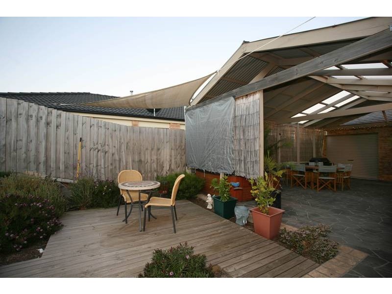 36 Sallybrook Circuit, Narre Warren VIC 3805