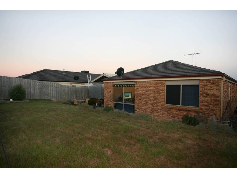 36 Sallybrook Circuit, Narre Warren VIC 3805
