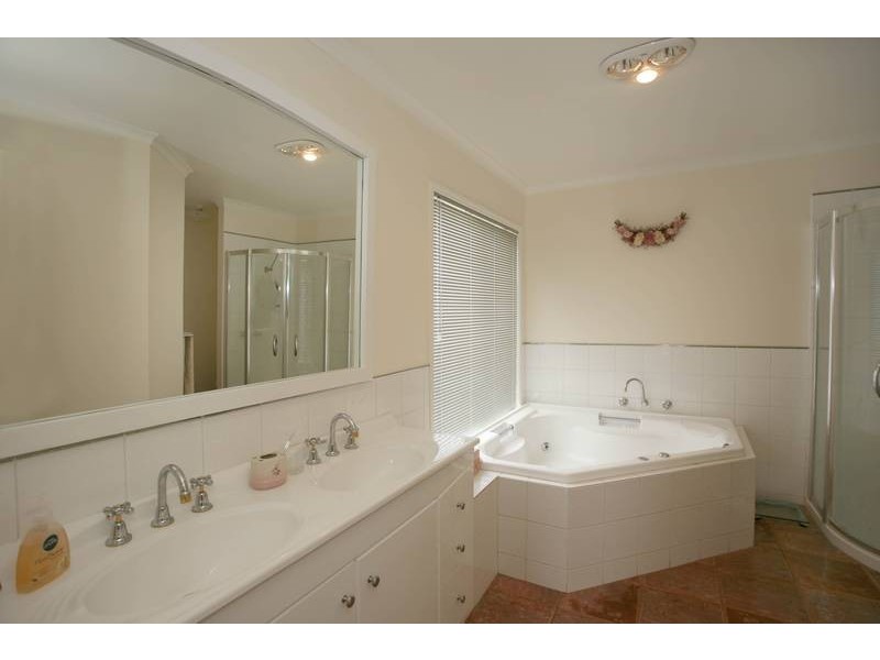 46 Crawley Road, Narre Warren North VIC 3804