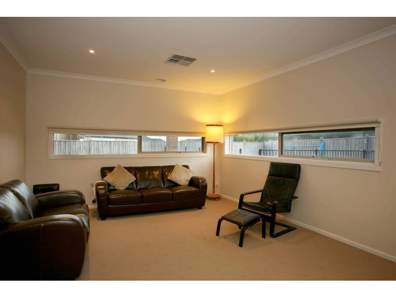 11 Skipperstone Glen, Narre Warren South VIC 3805