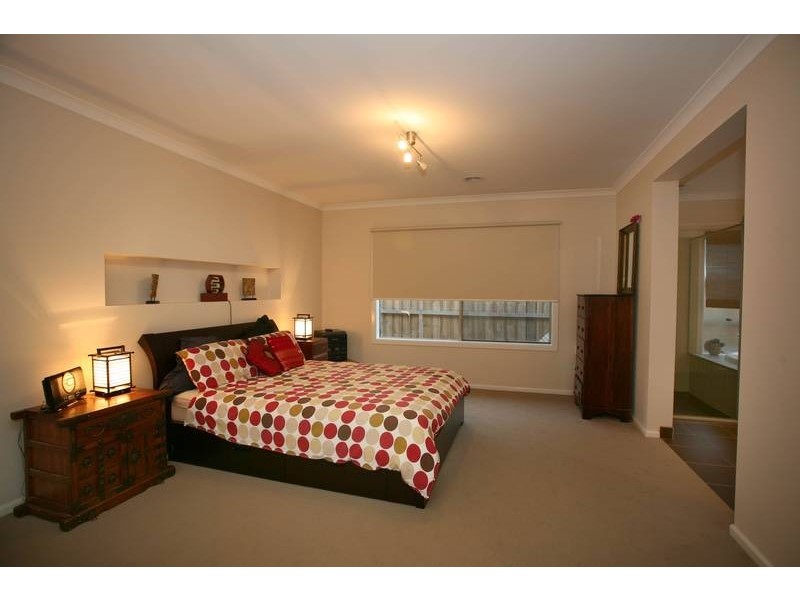 11 Skipperstone Glen, Narre Warren South VIC 3805