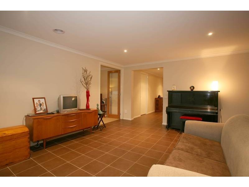 11 Skipperstone Glen, Narre Warren South VIC 3805