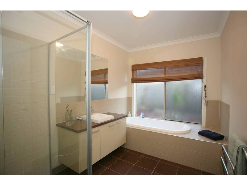 11 Skipperstone Glen, Narre Warren South VIC 3805