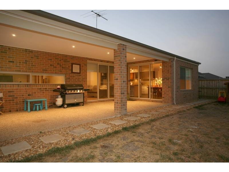 11 Skipperstone Glen, Narre Warren South VIC 3805