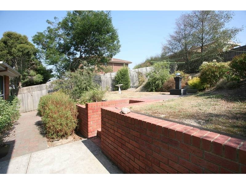 39 Avebury Drive, Berwick VIC 3806