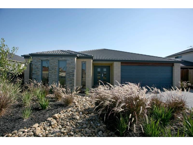 5 Suffolk Court, Cranbourne North VIC 3977