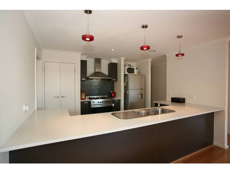 5 Suffolk Court, Cranbourne North VIC 3977