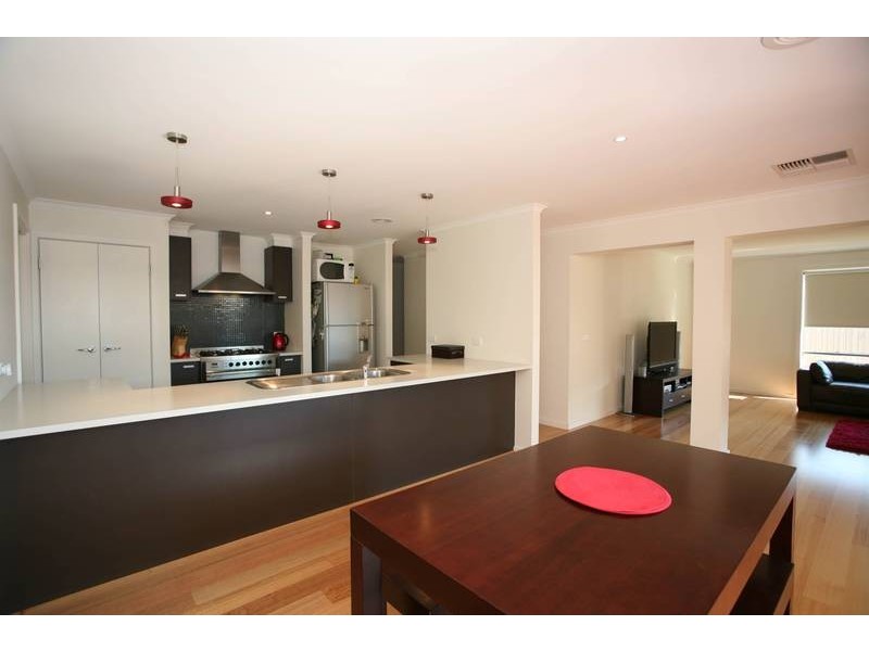 5 Suffolk Court, Cranbourne North VIC 3977