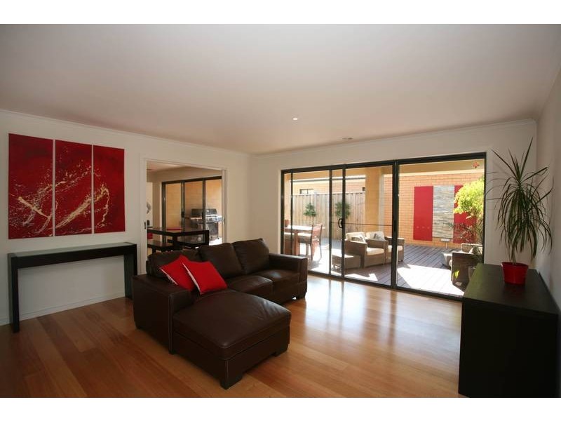 5 Suffolk Court, Cranbourne North VIC 3977