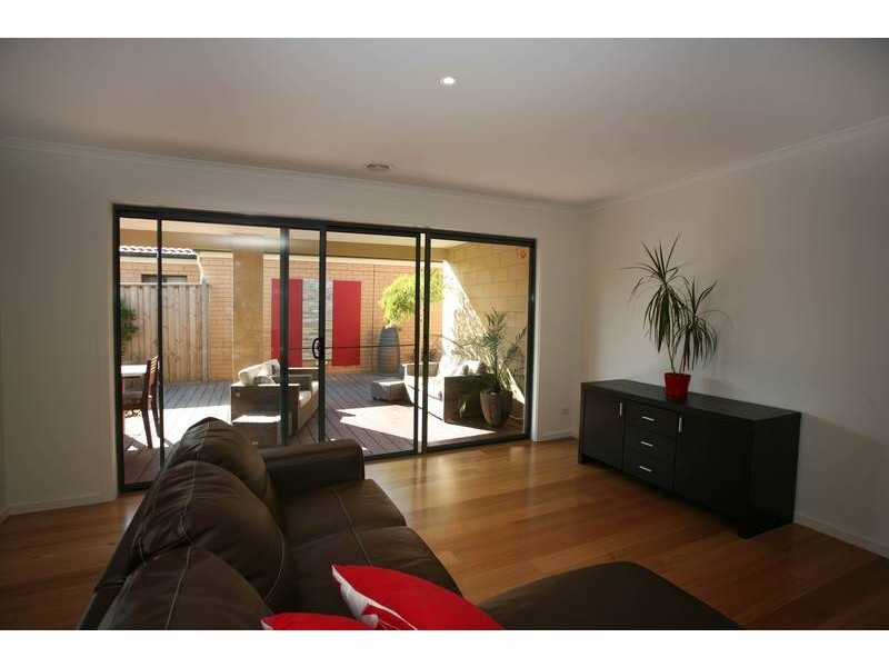 5 Suffolk Court, Cranbourne North VIC 3977