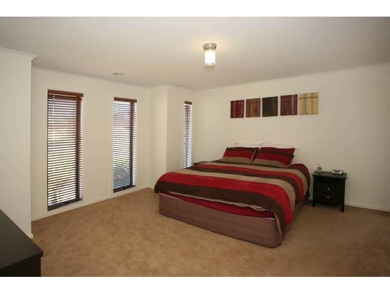 5 Suffolk Court, Cranbourne North VIC 3977