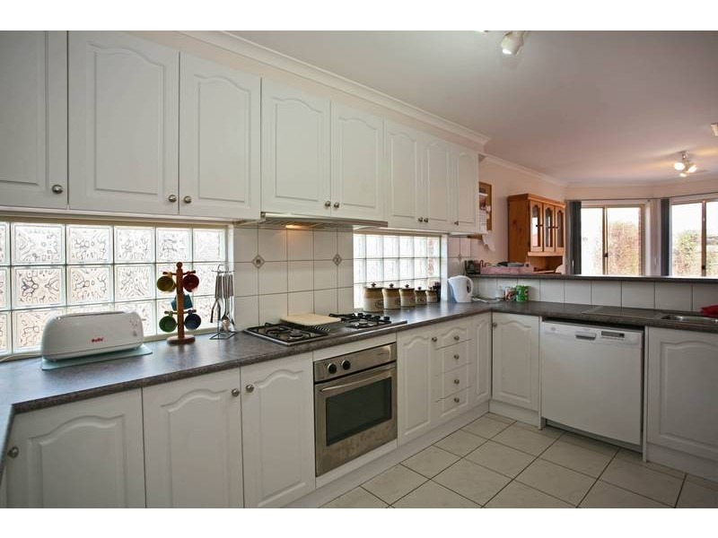 33 Parkwood Avenue, Narre Warren South VIC 3805