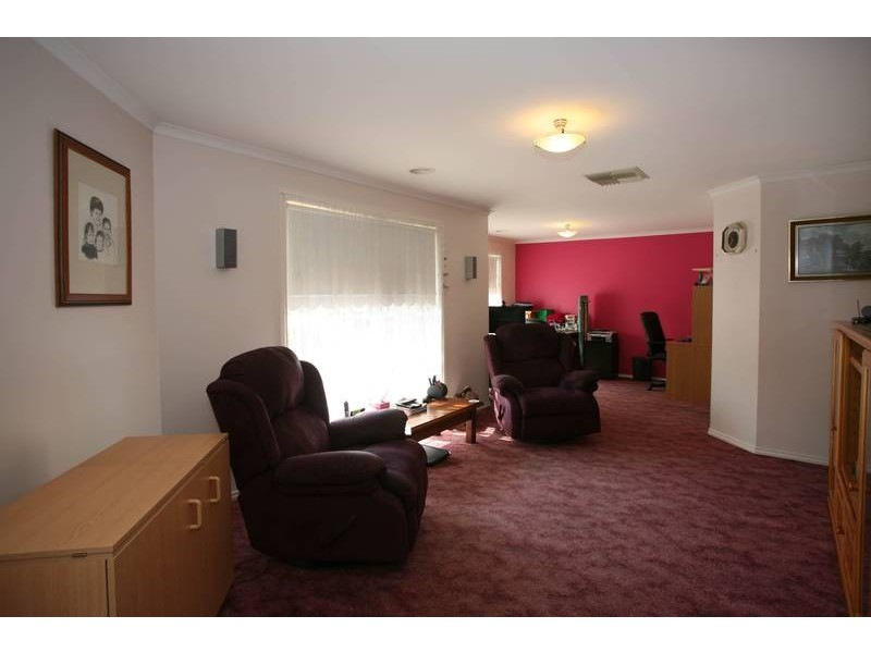 33 Parkwood Avenue, Narre Warren South VIC 3805