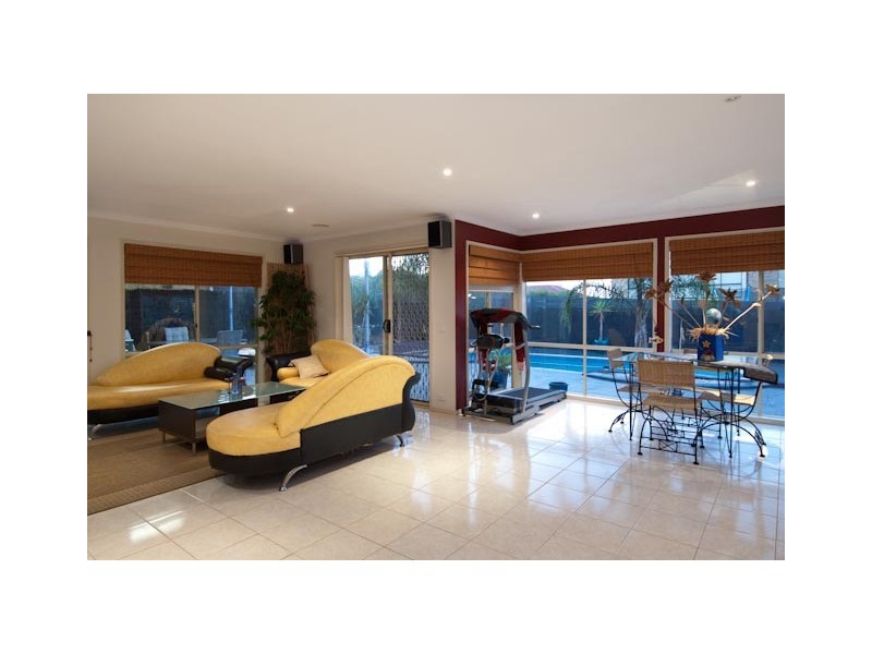 8 Hunt Club Road, Narre Warren South VIC 3805