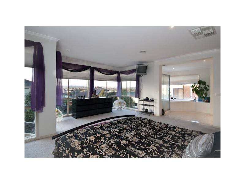 8 Hunt Club Road, Narre Warren South VIC 3805