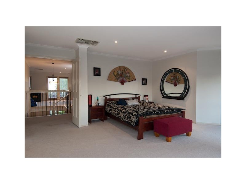 8 Hunt Club Road, Narre Warren South VIC 3805