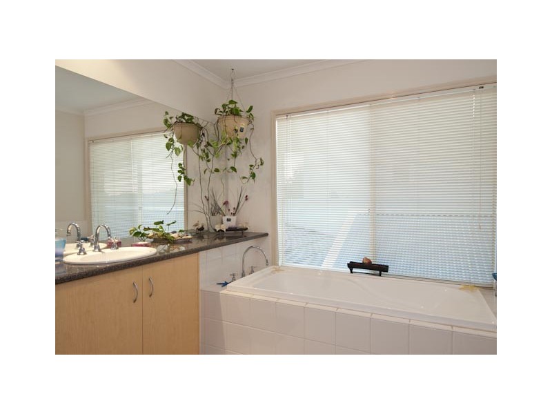 8 Hunt Club Road, Narre Warren South VIC 3805