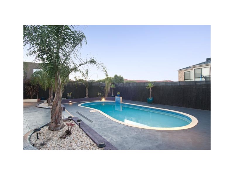 8 Hunt Club Road, Narre Warren South VIC 3805