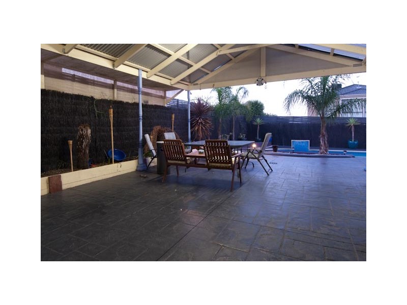 8 Hunt Club Road, Narre Warren South VIC 3805