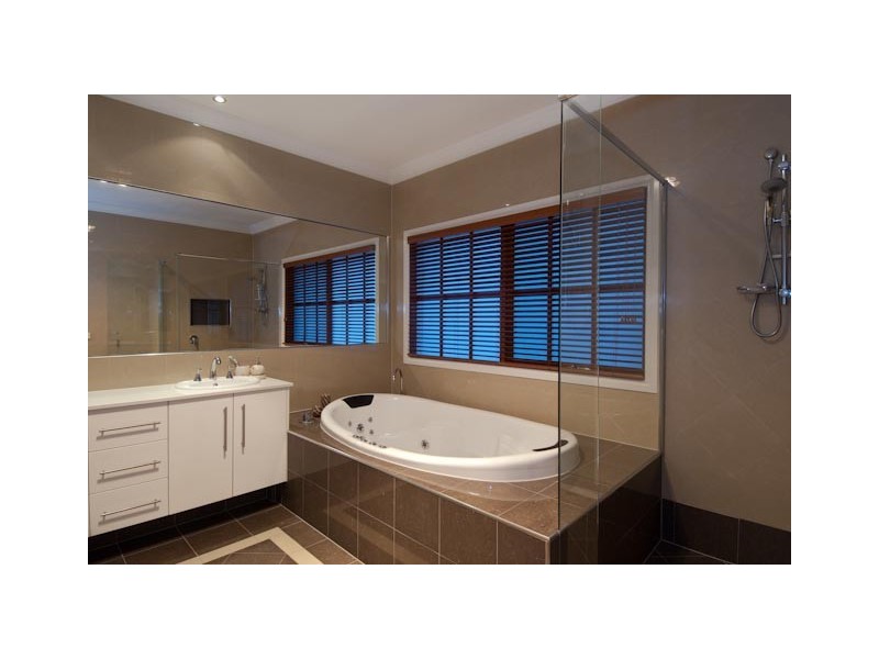 7 Viewbridge Close, Berwick VIC 3806