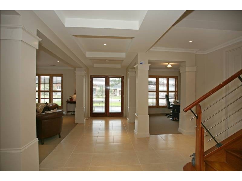 10 Roselea Place, Narre Warren North VIC 3804