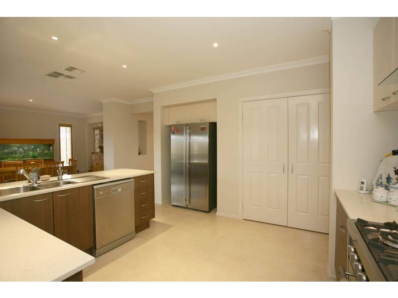 10 Roselea Place, Narre Warren North VIC 3804