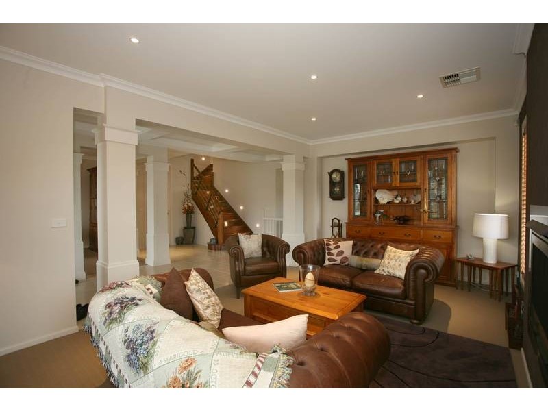 10 Roselea Place, Narre Warren North VIC 3804