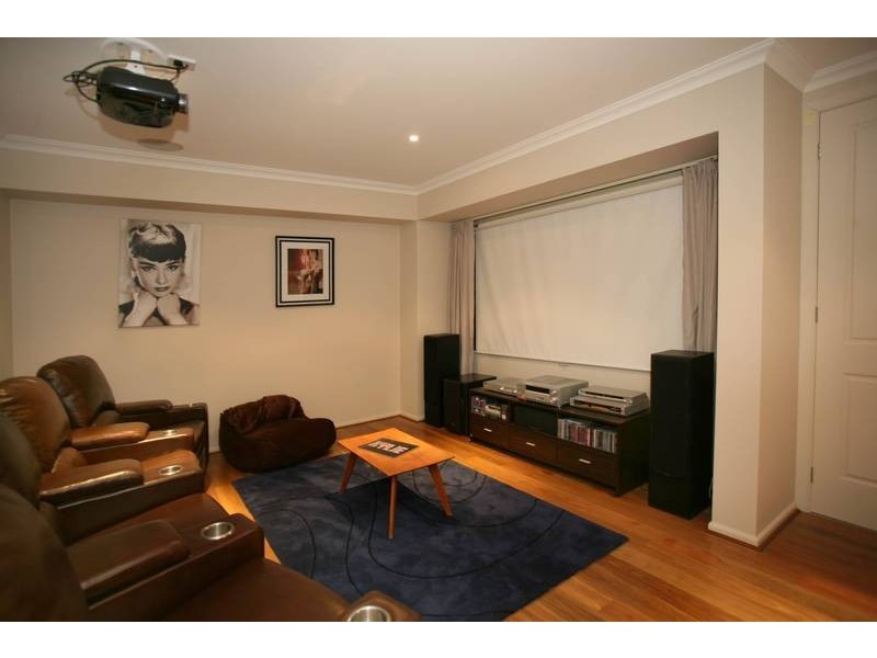 10 Roselea Place, Narre Warren North VIC 3804