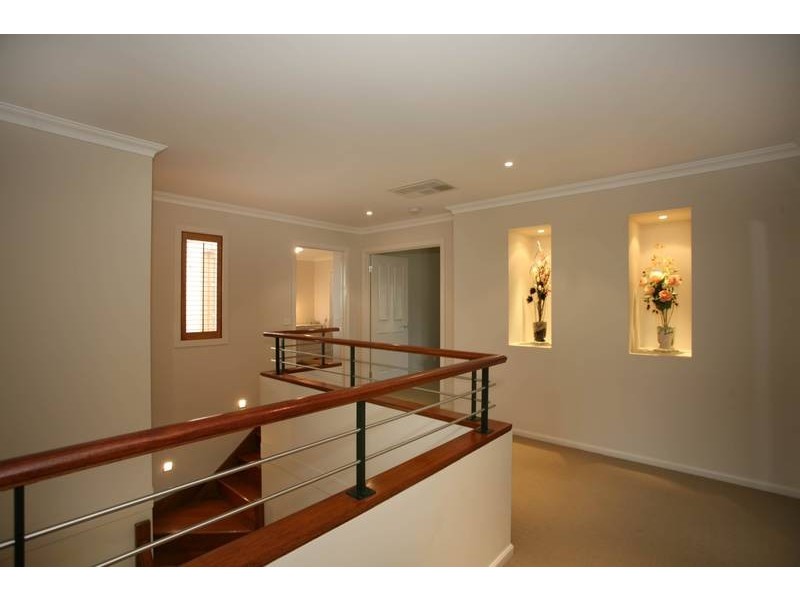 10 Roselea Place, Narre Warren North VIC 3804