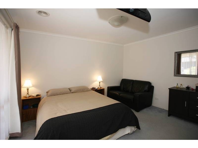 4 Sage Place, Narre Warren VIC 3805