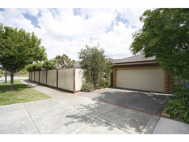 18 Parkwood Avenue, Narre Warren South VIC 3805