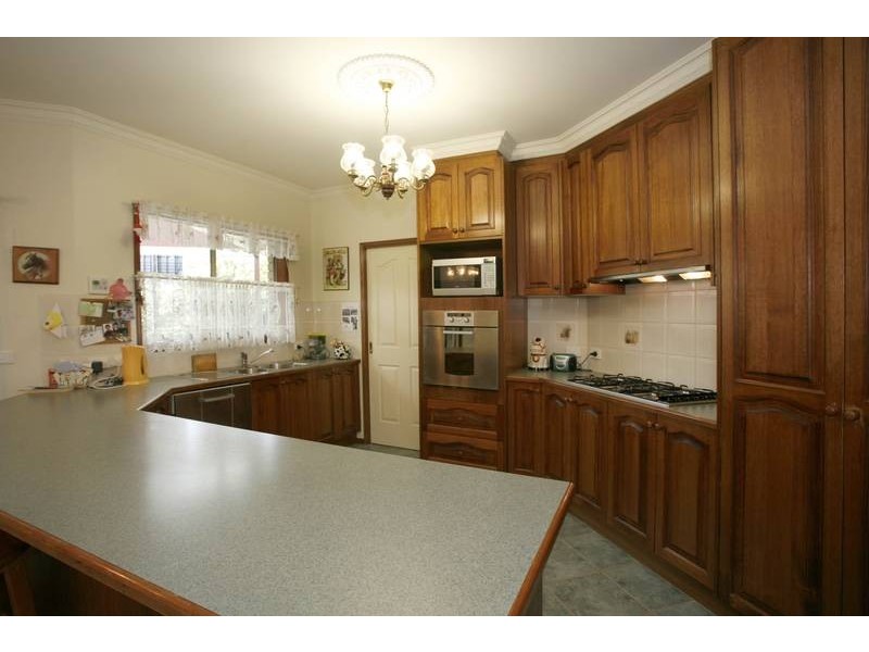18 Parkwood Avenue, Narre Warren South VIC 3805