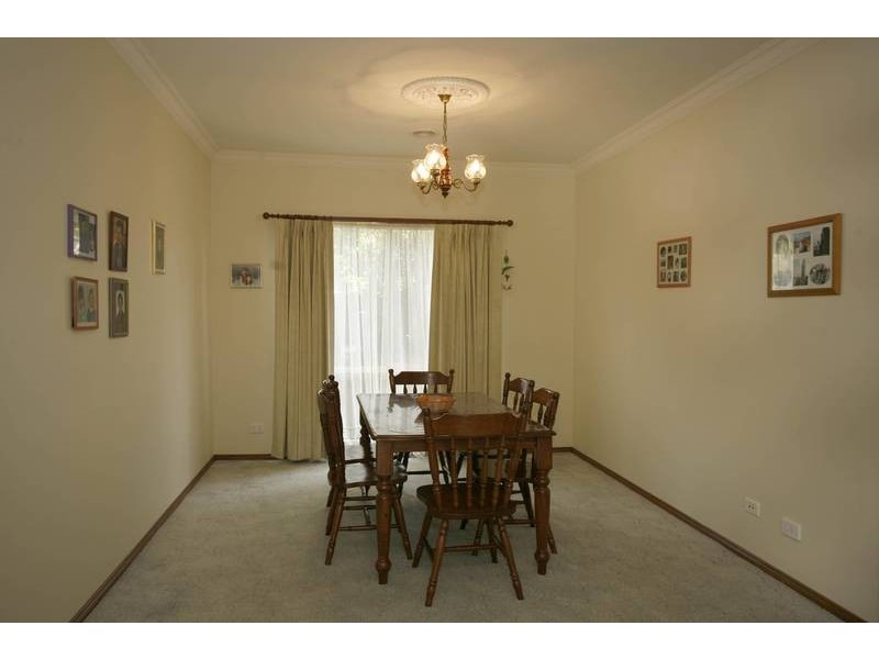 18 Parkwood Avenue, Narre Warren South VIC 3805