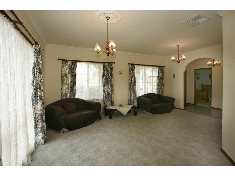 18 Parkwood Avenue, Narre Warren South VIC 3805