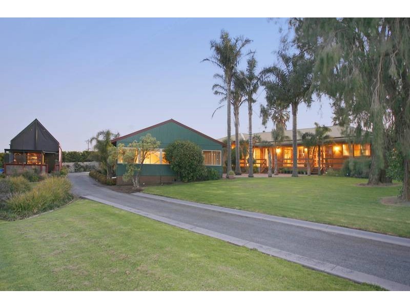 60 Moores Road, Clyde VIC 3978