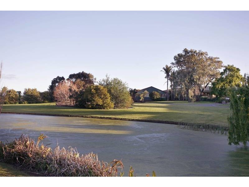 60 Moores Road, Clyde VIC 3978