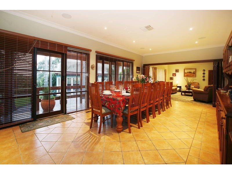 60 Moores Road, Clyde VIC 3978