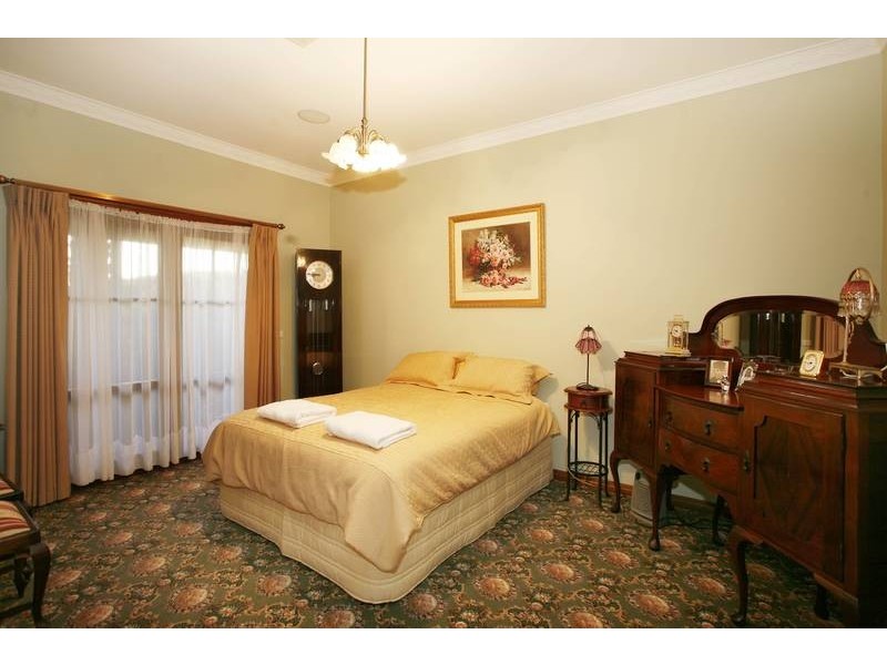 60 Moores Road, Clyde VIC 3978