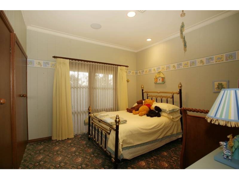 60 Moores Road, Clyde VIC 3978