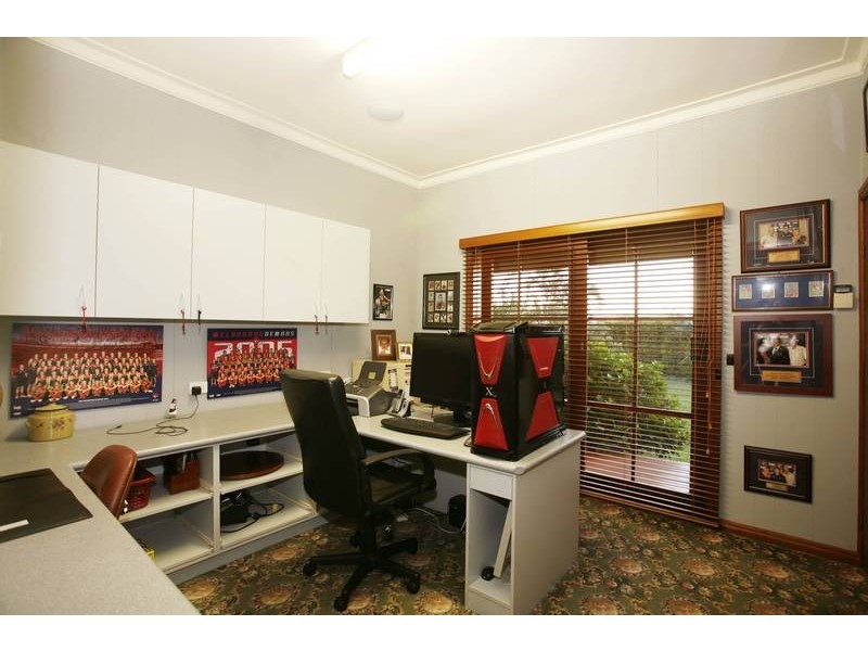 60 Moores Road, Clyde VIC 3978