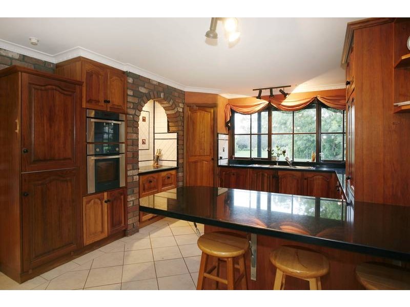 2 Dee Wy Road, Narre Warren VIC 3805