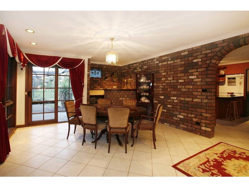 2 Dee Wy Road, Narre Warren VIC 3805