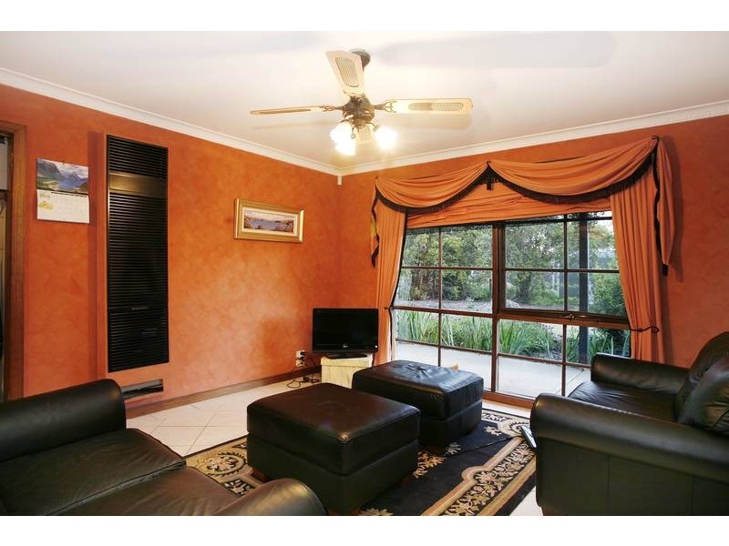 2 Dee Wy Road, Narre Warren VIC 3805